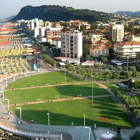 Bristol Hotel 4*